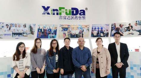 Customers from Hongkong visits our factory